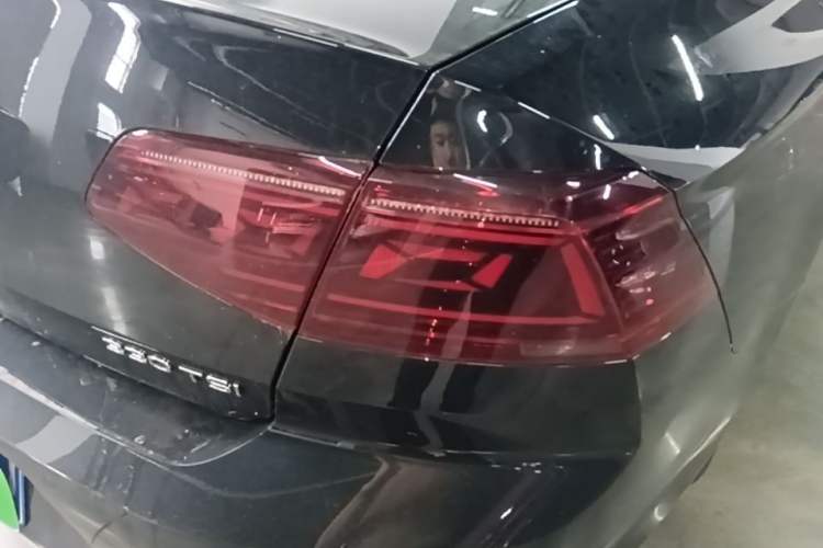 Used Volkswagen Magotan 2023 2 Million Units Commemorative Edition 330TSI DSG Luxury Version Right Rear Taillight