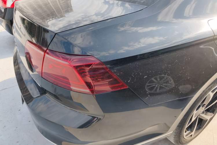 Used Volkswagen Magotan 2023 2 Million Units Limited Edition 330TSI DSG Leading Version Right Rear Taillight