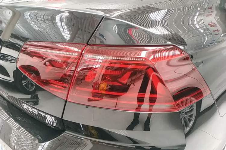 Used Volkswagen Magotan 2023 2 Million Units Limited Edition 330TSI DSG Leading Version Right Rear Taillight