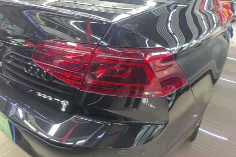 Used Volkswagen Magotan 2023 2 Million Units Limited Edition 330TSI DSG Leading Version Right Rear Taillight