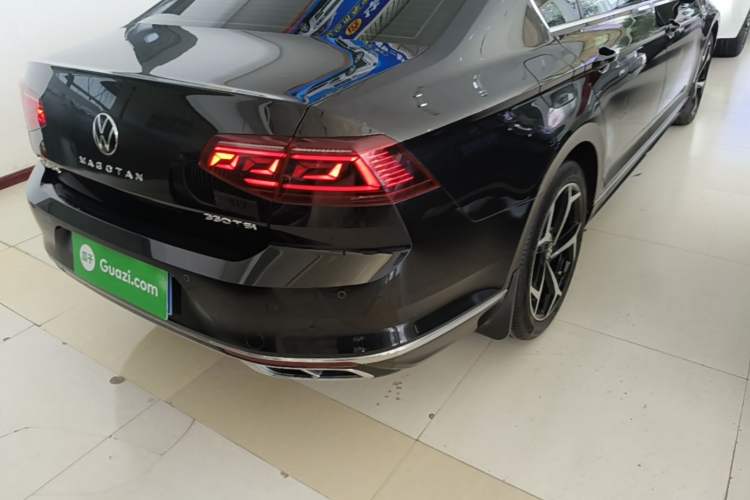 Used Volkswagen Magotan 2023 2 Million Units Commemorative Edition 330TSI DSG Luxury Version Right Rear Taillight