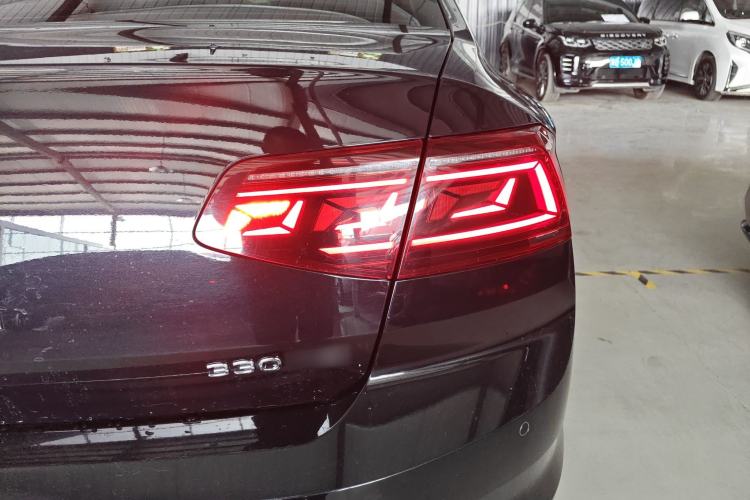 Used Volkswagen Magotan 2023 2 Million Units Limited Edition 330TSI DSG Leading Version Right Rear Taillight