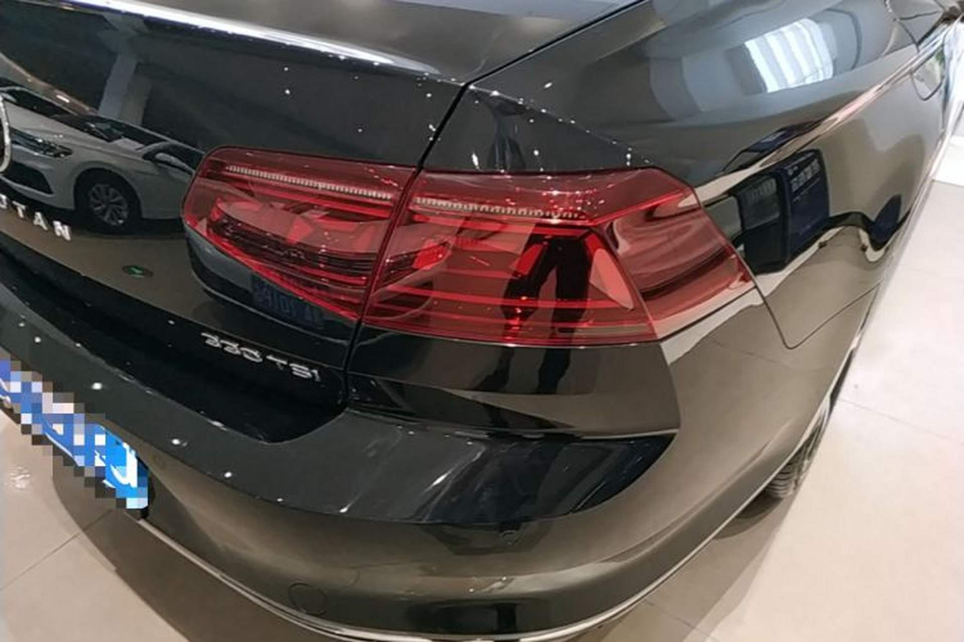 Used Volkswagen Magotan 2023 2 Million Units Commemorative Edition 330TSI DSG Luxury Version Right Rear Taillight