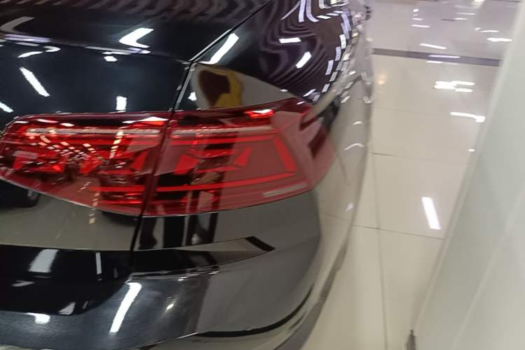 Used Volkswagen Magotan 2023 2 Million Units Limited Edition 280TSI DSG Leading Version Right Rear Taillight
