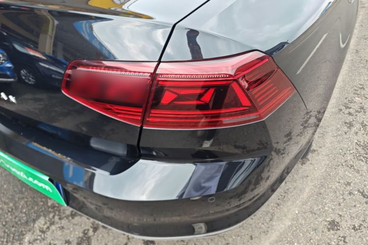 Used Volkswagen Magotan 2023 2 Million Units Limited-Edition 280TSI DSG Comfort Version Right Rear Taillight