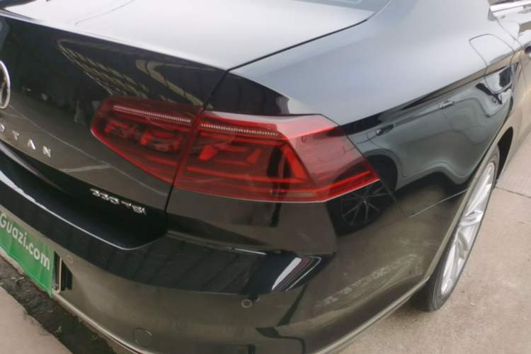 Used Volkswagen Magotan 2023 2 Million Units Limited Edition 330TSI DSG Leading Version Right Rear Taillight
