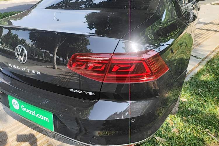 Used Volkswagen Magotan 2023 2 Million Units Commemorative Edition 330TSI DSG Luxury Version Right Rear Taillight