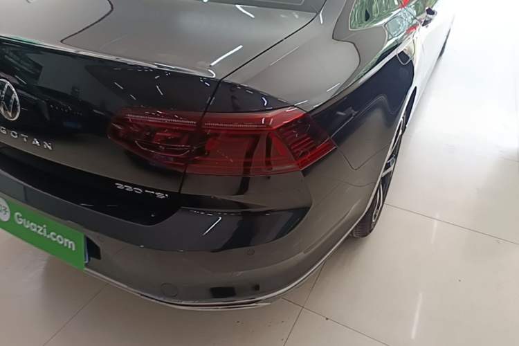 Used Volkswagen Magotan 2023 2 Million Units Commemorative Edition 330TSI DSG Luxury Version Right Rear Taillight