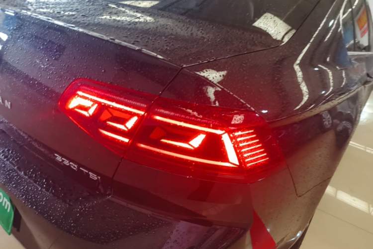 Used Volkswagen Magotan 2023 2 Million Units Commemorative Edition 330TSI DSG Luxury Version Right Rear Taillight