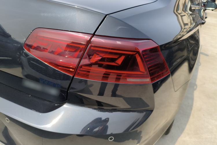 Used Volkswagen Magotan 2023 2 Million Units Commemorative Edition 330TSI DSG Luxury Version Right Rear Taillight
