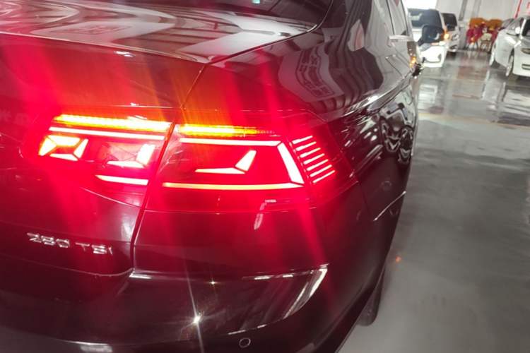 Used Volkswagen Magotan 2023 2 Million Units Limited Edition 280TSI DSG Leading Version Right Rear Taillight