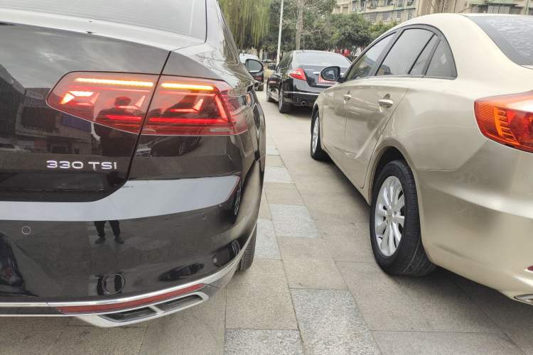 Used Volkswagen Magotan 2023 2 Million Units Limited Edition 330TSI DSG Leading Version Right Rear Taillight