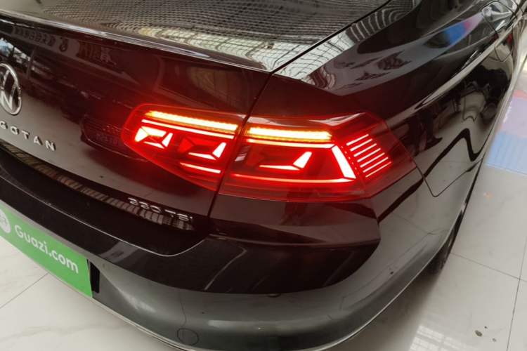 Used Volkswagen Magotan 2023 2 Million Units Commemorative Edition 330TSI DSG Luxury Version Right Rear Taillight