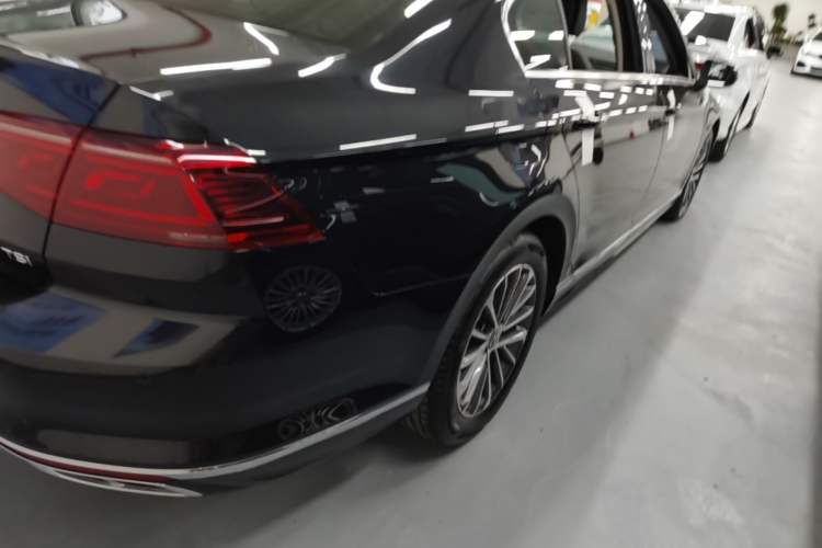 Used Volkswagen Magotan 2023 2 Million Units Limited Edition 330TSI DSG Leading Version Right Rear Taillight