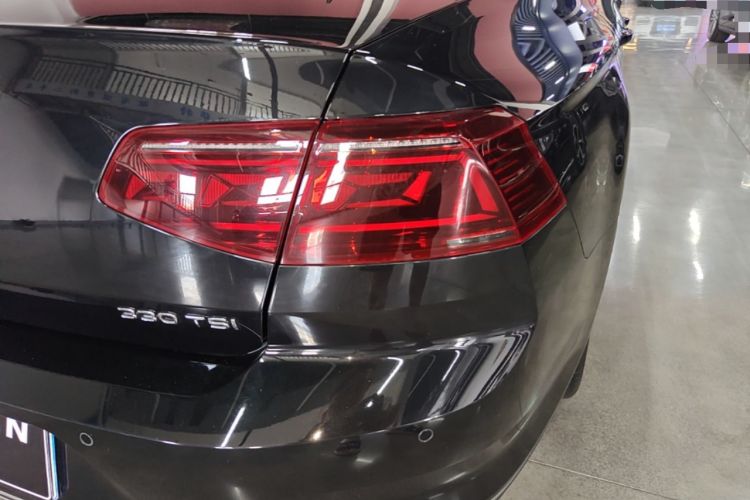 Used Volkswagen Magotan 2023 2 Million Units Commemorative Edition 330TSI DSG Luxury Version Right Rear Taillight