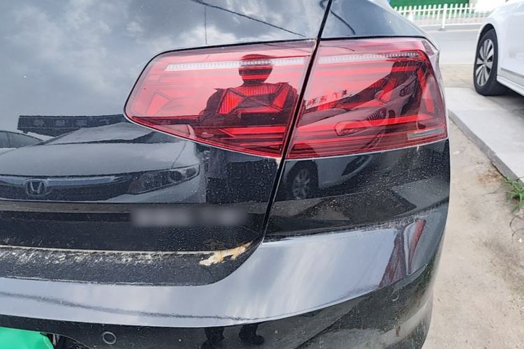 Used Volkswagen Magotan 2023 2 Million Units Commemorative Edition 330TSI DSG Luxury Version Right Rear Taillight