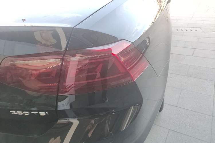 Used Volkswagen Magotan 2023 2 Million Units Limited-Edition 280TSI DSG Comfort Version Right Rear Taillight