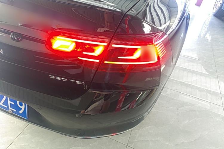 Used Volkswagen Magotan 2023 2 Million Units Commemorative Edition 330TSI DSG Luxury Version Right Rear Taillight