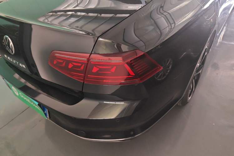 Used Volkswagen Magotan 2023 2 Million Units Limited Edition 330TSI DSG Leading Version Right Rear Taillight