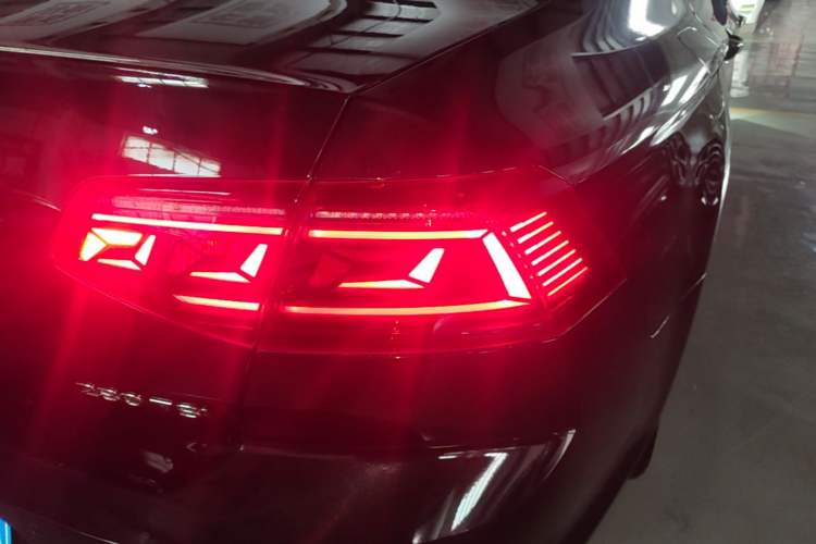 Used Volkswagen Magotan 2023 2 Million Units Limited Edition 280TSI DSG Leading Version Right Rear Taillight