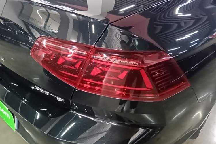 Used Volkswagen Magotan 2023 2 Million Units Limited-Edition 380TSI DSG Flagship Version Right Rear Taillight