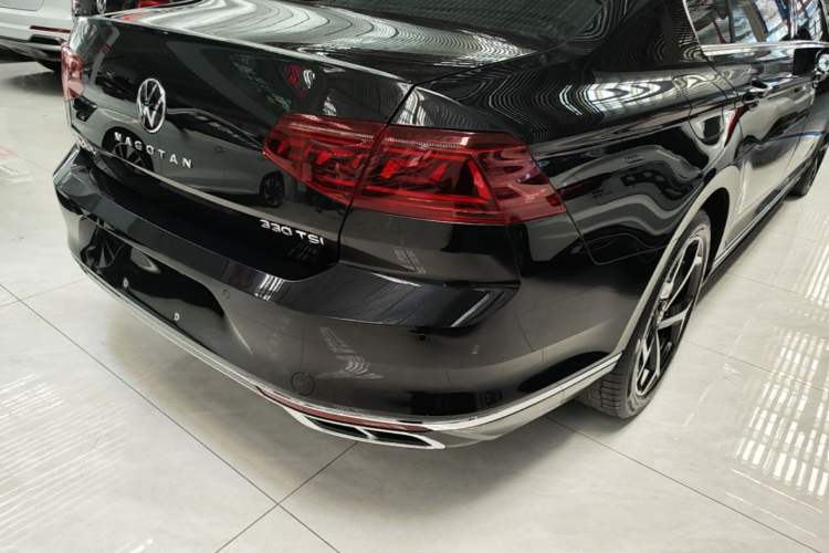 Used Volkswagen Magotan 2023 2 Million Units Commemorative Edition 330TSI DSG Luxury Version Right Rear Taillight