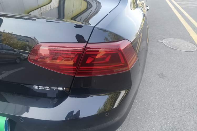 Used Volkswagen Magotan 2023 2 Million Units Commemorative Edition 330TSI DSG Luxury Version Right Rear Taillight