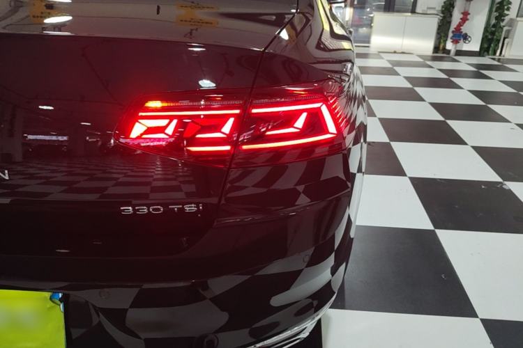 Used Volkswagen Magotan 2023 2 Million Units Commemorative Edition 330TSI DSG Luxury Version Right Rear Taillight
