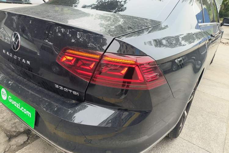 Used Volkswagen Magotan 2023 2 Million Units Limited Edition 330TSI DSG Leading Version Right Rear Taillight