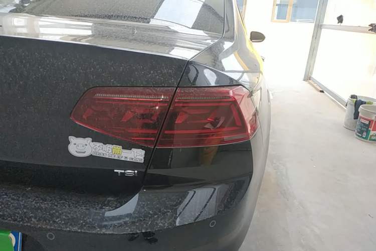 Used Volkswagen Magotan 2023 2 Million Units Commemorative Edition 330TSI DSG Luxury Version Right Rear Taillight
