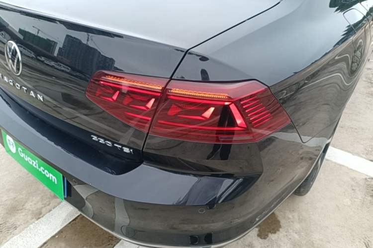 Used Volkswagen Magotan 2023 2 Million Units Limited Edition 330TSI DSG Leading Version Right Rear Taillight