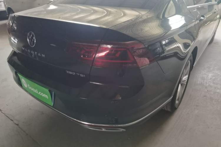 Used Volkswagen Magotan 2023 2 Million Units Limited-Edition 280TSI DSG Comfort Version Right Rear Taillight