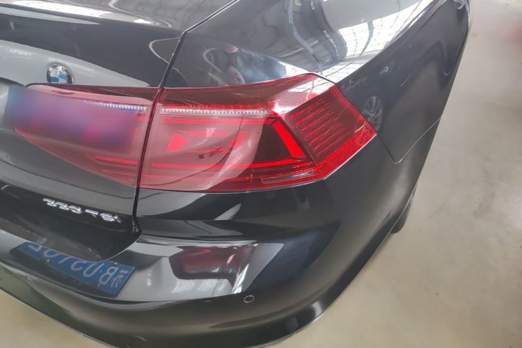 Used Volkswagen Magotan 2023 2 Million Units Commemorative Edition 330TSI DSG Luxury Version Right Rear Taillight