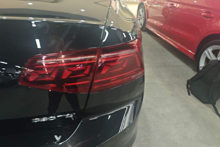 Used Volkswagen Magotan 2023 2 Million Units Commemorative Edition 330TSI DSG Luxury Version Right Rear Taillight