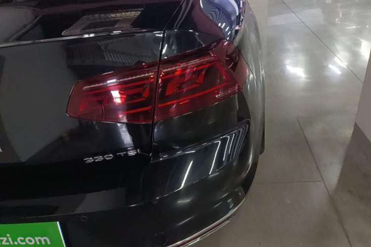Used Volkswagen Magotan 2023 2 Million Units Limited Edition 330TSI DSG Leading Version Right Rear Taillight