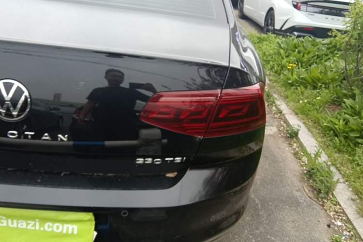 Used Volkswagen Magotan 2023 2 Million Units Limited Edition 330TSI DSG Leading Version Right Rear Taillight