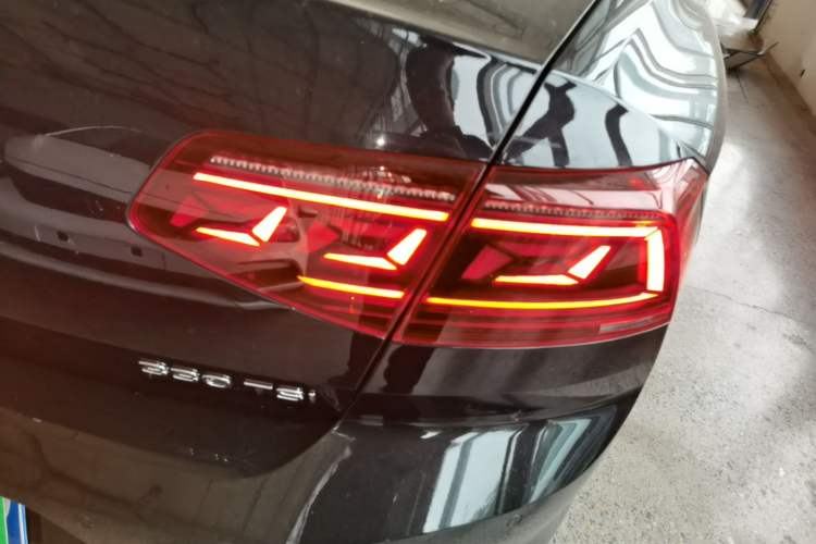 Used Volkswagen Magotan 2023 2 Million Units Limited Edition 330TSI DSG Leading Version Right Rear Taillight