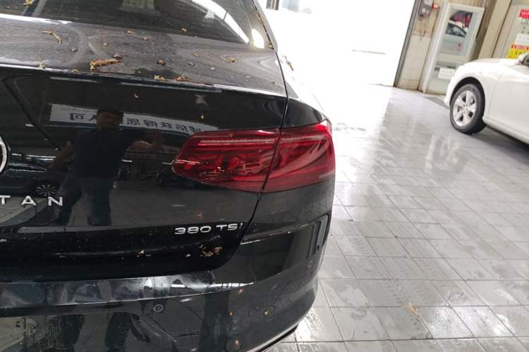 Used Volkswagen Magotan 2023 2 Million Units Commemorative Edition 330TSI DSG Luxury Version Right Rear Taillight