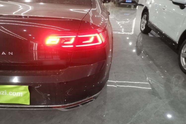 Used Volkswagen Magotan 2023 2 Million Units Limited Edition 330TSI DSG Leading Version Right Rear Taillight