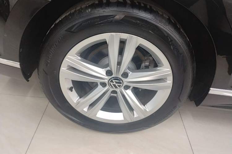 Used Volkswagen Magotan 2023 2 Million Units Limited-Edition 280TSI DSG Comfort Version Right Rear Wheel Hub