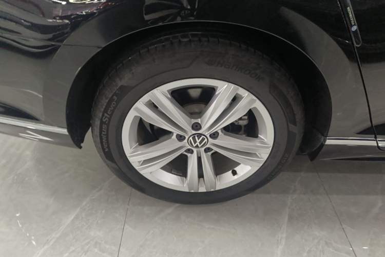 Used Volkswagen Magotan 2023 2 Million Units Limited-Edition 280TSI DSG Comfort Version Right Rear Wheel Hub