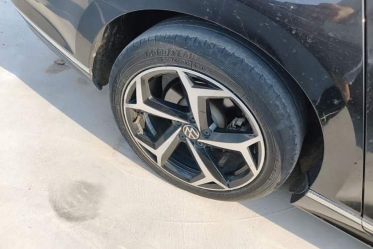 Used Volkswagen Magotan 2023 2 Million Units Limited Edition 330TSI DSG Leading Version Right Rear Wheel Hub