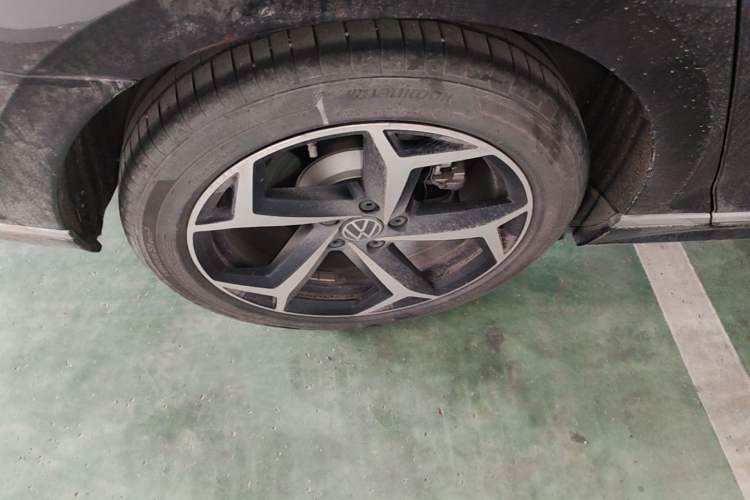 Used Volkswagen Magotan 2023 2 Million Units Commemorative Edition 330TSI DSG Luxury Version Right Rear Wheel Hub