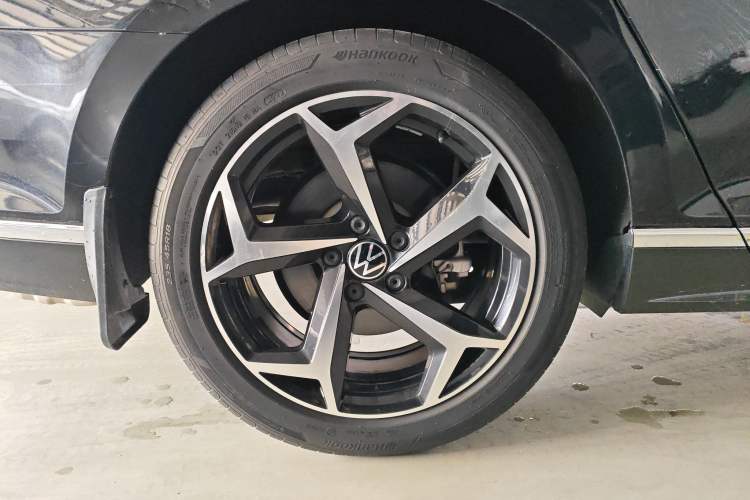 Used Volkswagen Magotan 2023 2 Million Units Limited Edition 330TSI DSG Leading Version Right Rear Wheel Hub