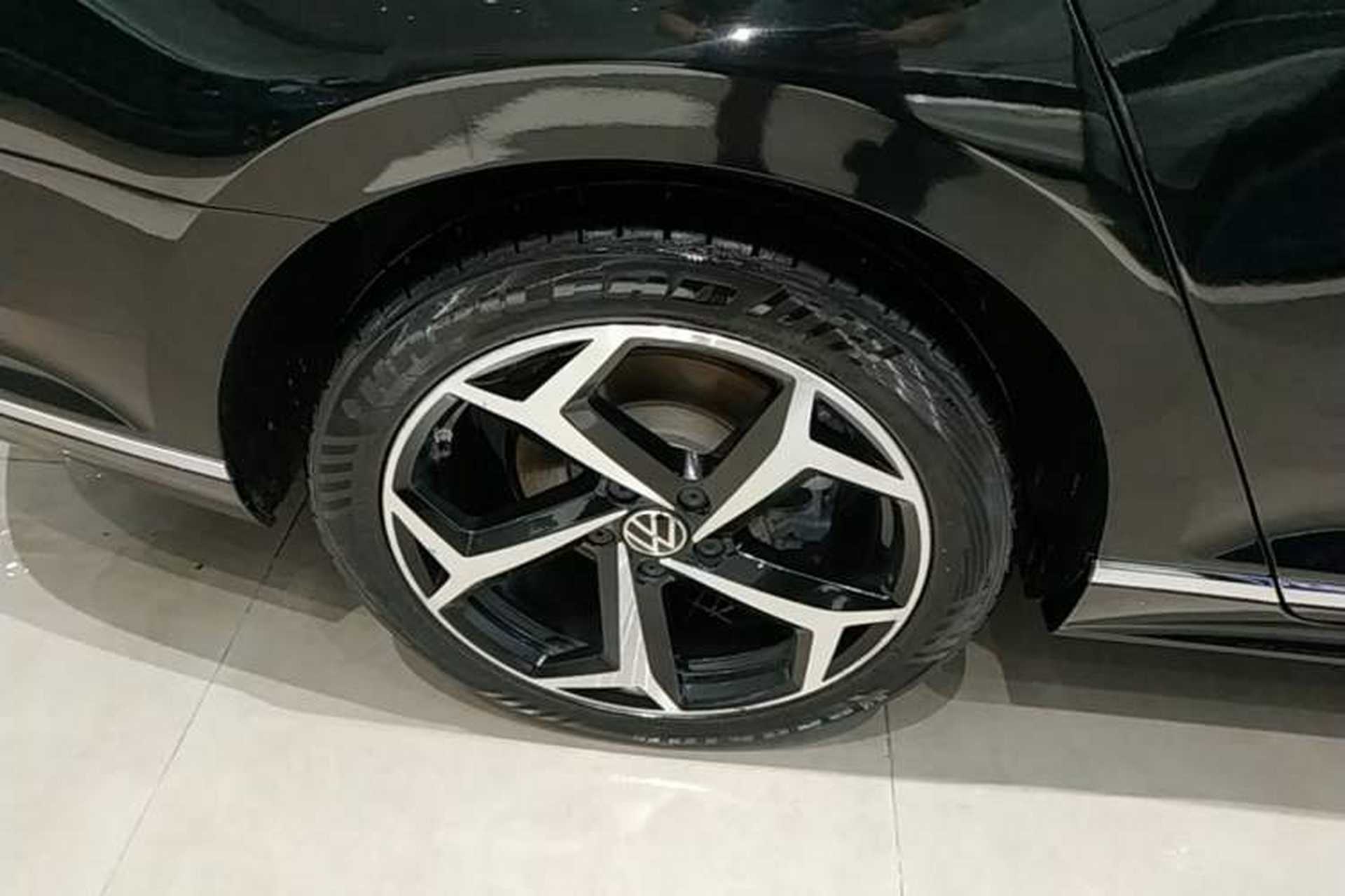 Used Volkswagen Magotan 2023 2 Million Units Commemorative Edition 330TSI DSG Luxury Version Right Rear Wheel Hub