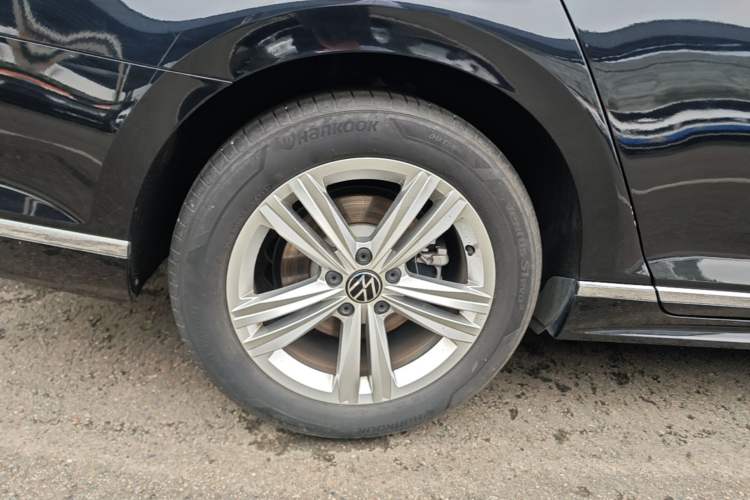 Used Volkswagen Magotan 2023 2 Million Units Limited-Edition 280TSI DSG Comfort Version Right Rear Wheel Hub