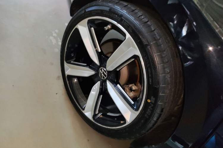 Used Volkswagen Magotan 2023 2 Million Units Limited Edition 280TSI DSG Leading Version Right Rear Wheel Hub