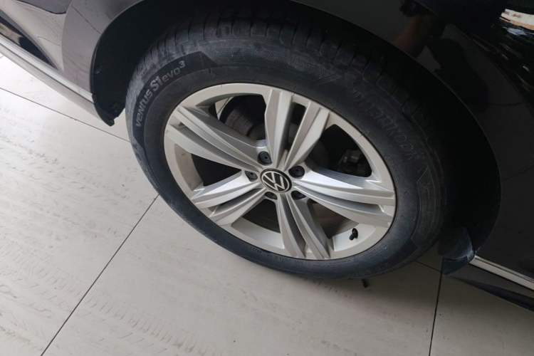 Used Volkswagen Magotan 2023 2 Million Units Limited-Edition 280TSI DSG Comfort Version Right Rear Wheel Hub