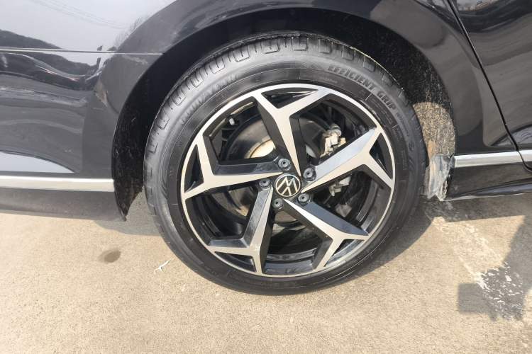 Used Volkswagen Magotan 2023 2 Million Units Limited Edition 330TSI DSG Leading Version Right Rear Wheel Hub