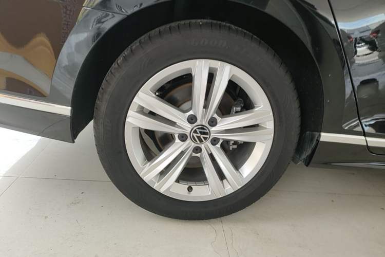 Used Volkswagen Magotan 2023 2 Million Units Limited-Edition 280TSI DSG Comfort Version Right Rear Wheel Hub